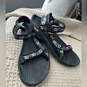 Teva Black and Gray Patterned Sandals